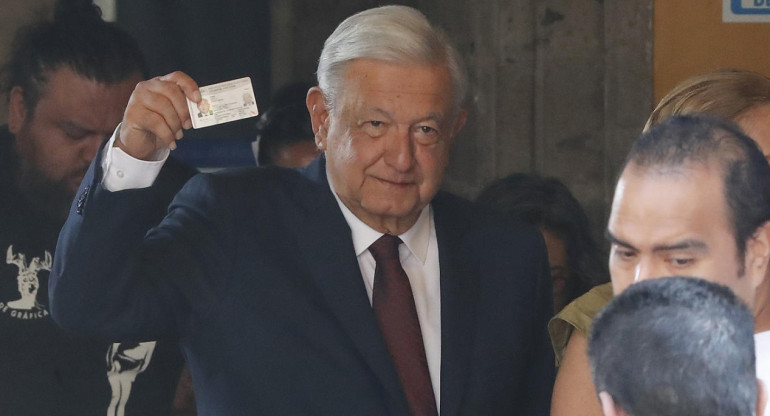 El presidente de México, Andrés Manuel López Obrador asiste a votar en las elecciones generales mexicanas. EFE