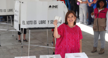 La candidata opositora a la Presidencia de México Xóchitl Galvez vota en las elecciones generales mexicanas. EFE