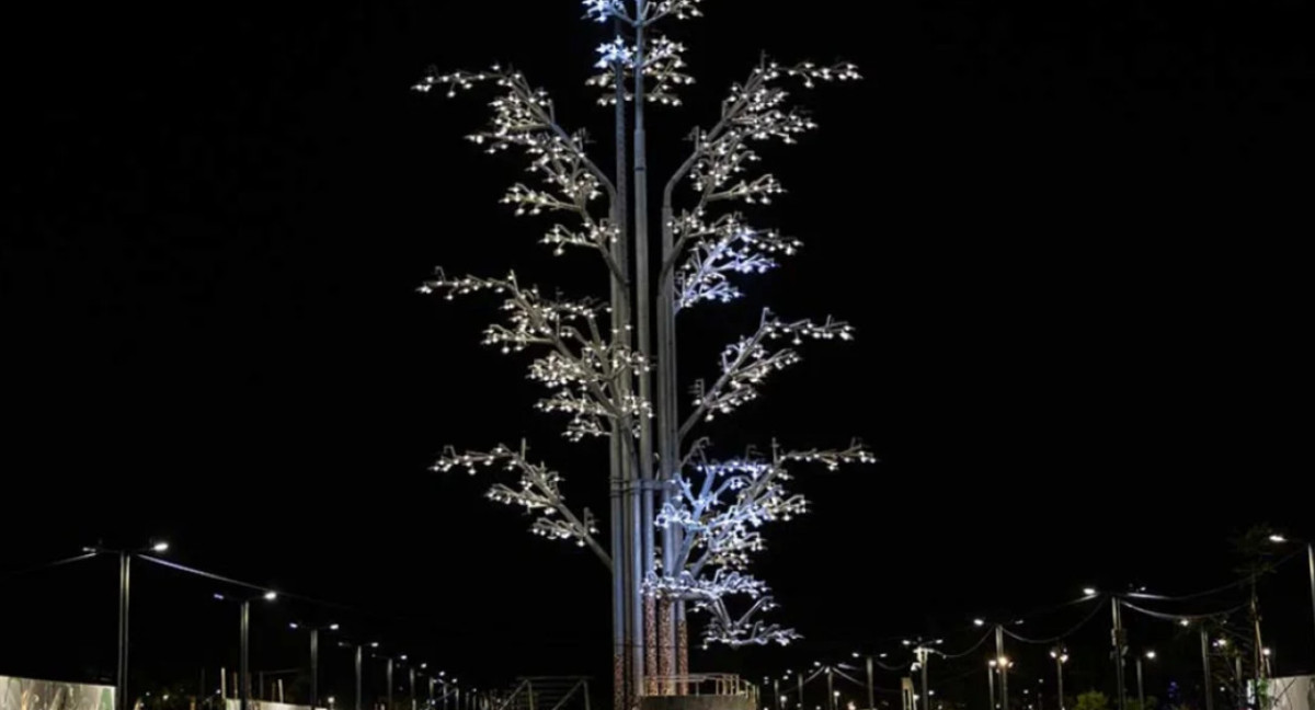 Árbol lumínico en el Parque de Innovación de Núñez. Foto: NA.