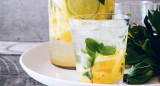 Agua con limón. Foto Unsplash.