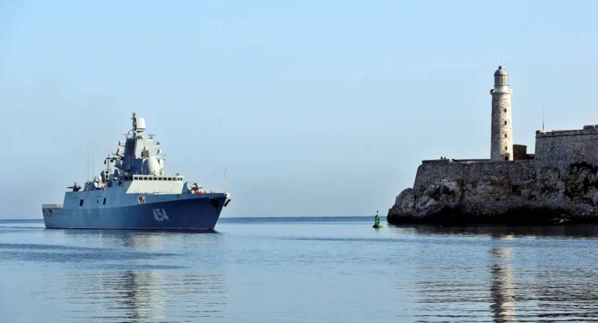 Buques de la Marina de Guerra de Rusia arriban al puerto de La Habana. Foto: EFE