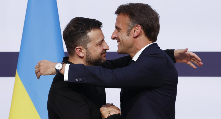 Volodimir Zelenski y Emmanuel Macron. Foto: EFE