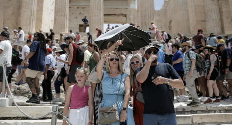Cierra la Acrópolis de Atenas por la ola de calor que azota Grecia. Foto: EFE.