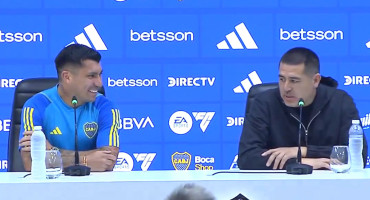 Gary Medel y Juan Román Riquelme; Boca Juniors. Foto: Captura