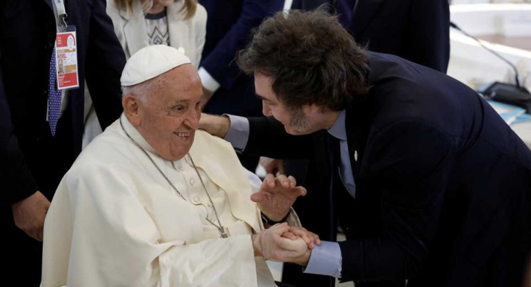 Javier Milei con el papa Francisco en la cumbre del G7. Foto: NA