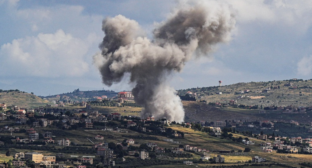 Bombardeo en la frontera entre El Líbano e Israel. Foto: Reuters.