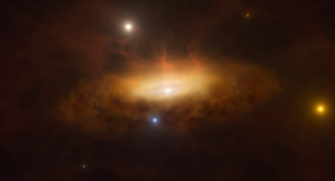 La galaxia SDSS1335+0728 comenzó a brillar cada vez más, y podría deberse al nacimiento de un agujero negro en su núcleo. Foto: ESO/M. Kornmesser