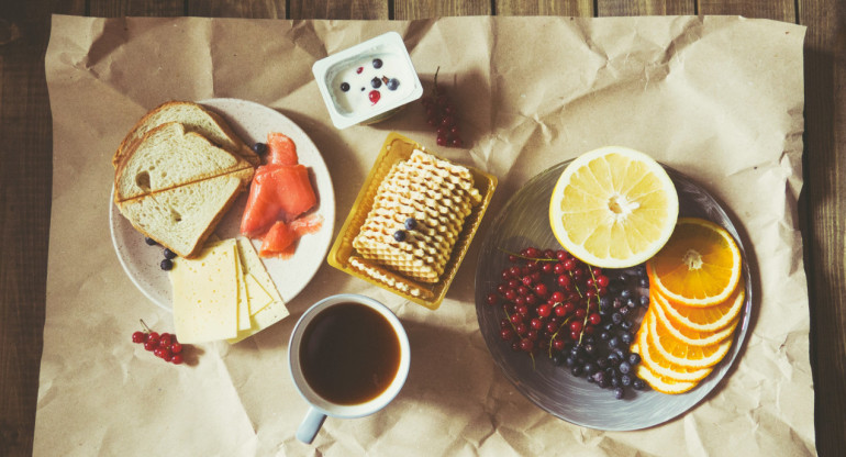 Desayuno, yogurt, comida, frambuesa, fruta. Foto: Unsplash