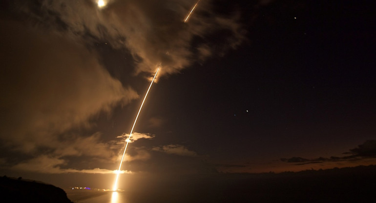 Lanzamiento de misil balístico desde Estados Unidos. Foto: Reuters.