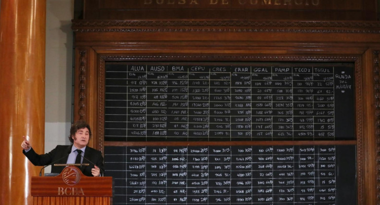El Presidente Javier Milei en la Bolsa de Comercio. Foto: Presidencia.