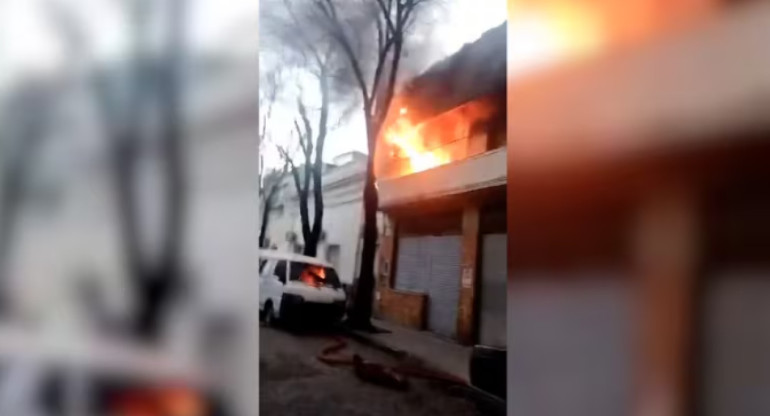 Incendio en Caballito. Foto: Captura de video X.