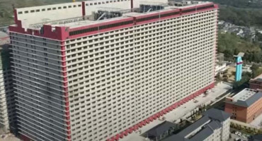 El edificio de 26 pisos que está destinado a criar cerdos. Foto: X.