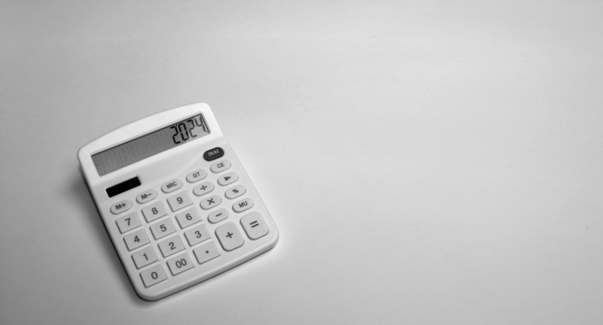 Impuesto a las Ganancias; calculadora. Foto: Unsplash.