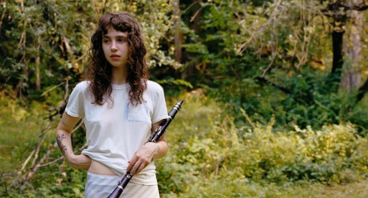 La artista estadounidense Claire Cottrill, conocida como Clairo. Foto: Instagram