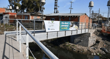 Un nuevo puente peatonal une Florencio Varela y Quilmes.