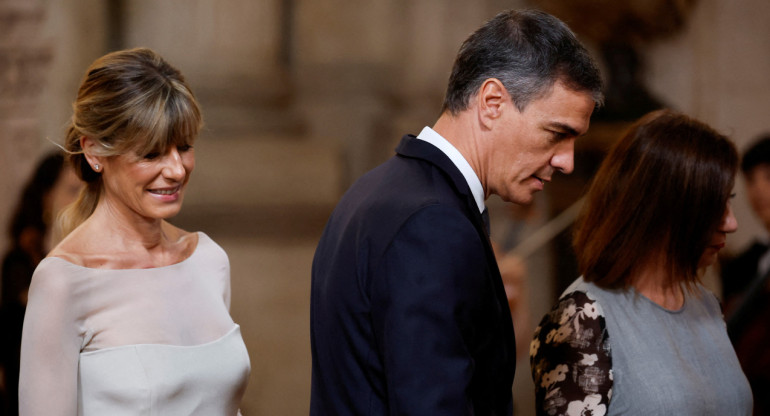 Pedro Sánchez y Begoña Gómez, su esposa. Foto: Reuters.