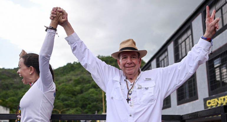 Edmundo Gonzalez y Maria Corina Machado. Foto: Reuters