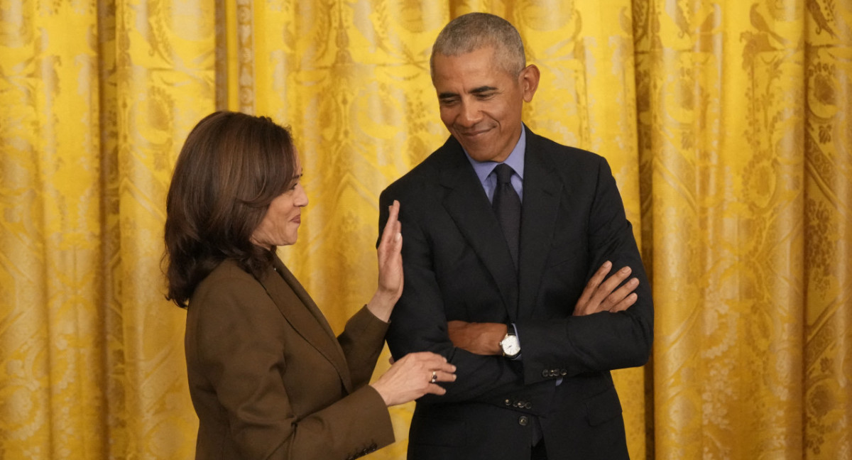 Kamala Harris junto a Barack Obama. Foto: Reuters.