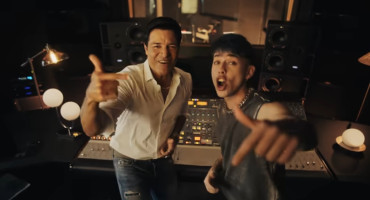 Chayanne y Luck Ra en "Un siglo sin ti". Captura de video.