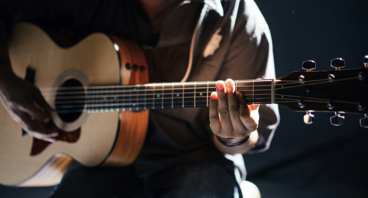 Música, guitarra, instrumentos. Foto: Unsplash.