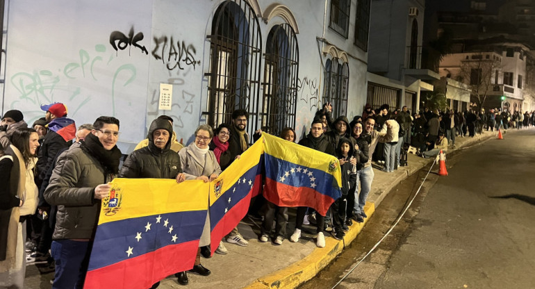 Elecciones de Venezuela en la Embajada en Buenos Aires. Foto: Twitter.