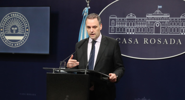 Conferencia de prensa de Manuel Adorni. Foto: Presidencia.