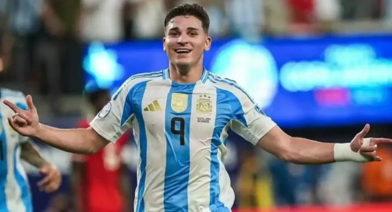 Julián Álvarez en la Selección argentina. Foto: NA.