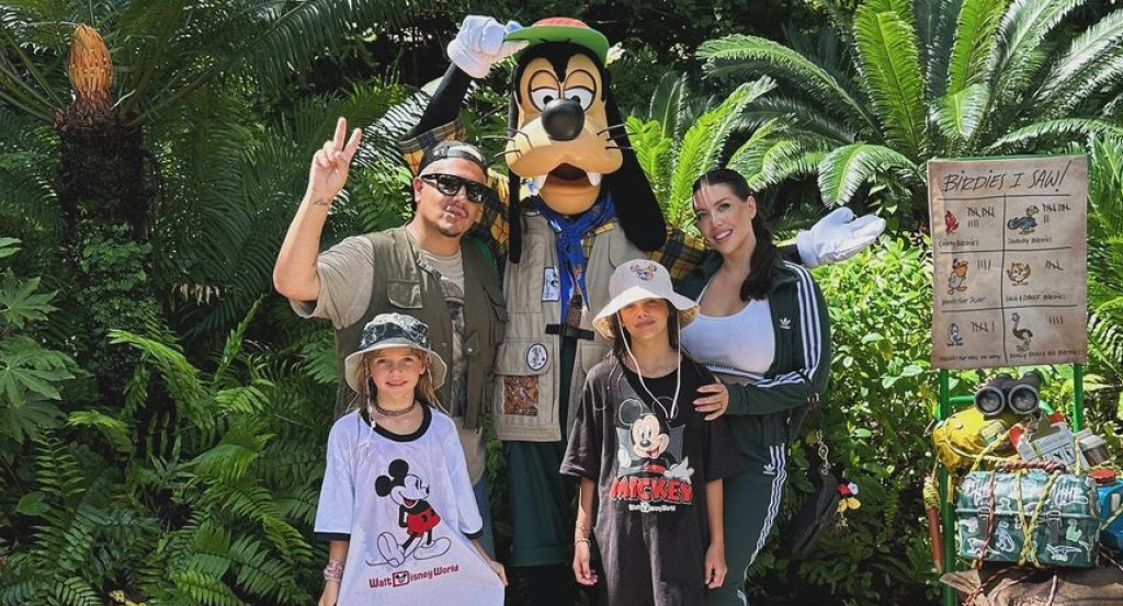 Wanda Nara en Disney con sus hijas y Kennys Palacios. Foto: Instagram.