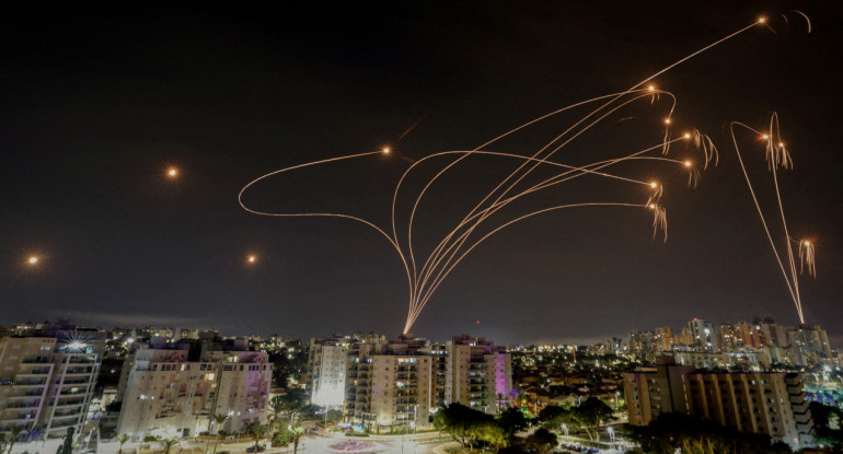 El sistema antimisiles Cúpula de Hierro de Israel intercepta cohetes. Foto: Reuters.