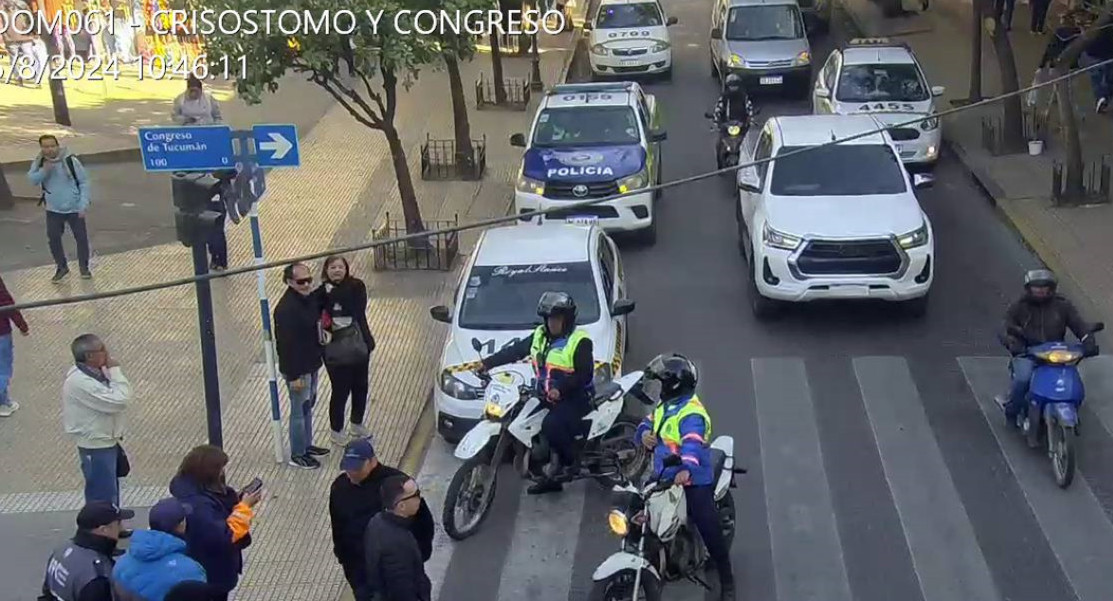 La agresión de un taxista a un agente de tránsito. Foto: X @muniSMT