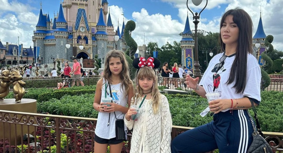 Wanda Nara junto a sus hijas en Disney. Foto: Instagram @wanda_nara.