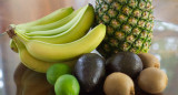Frutas, palta, banana. Foto Unsplash.