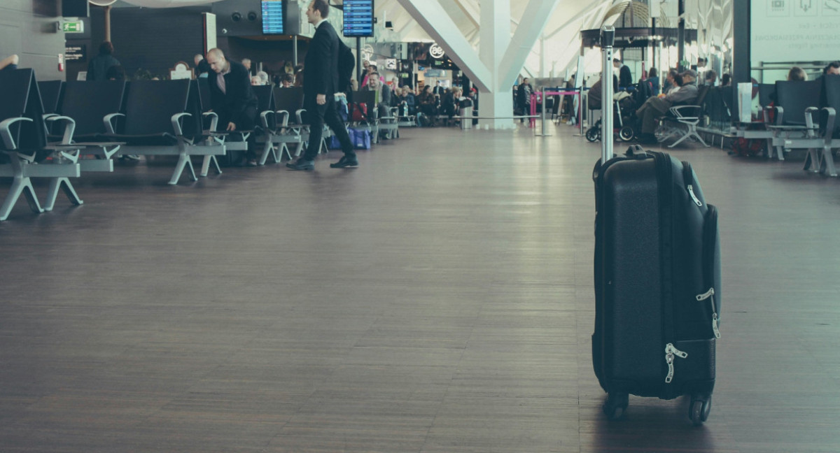 Valijas, equipaje, aeropuerto. Foto Unsplash.