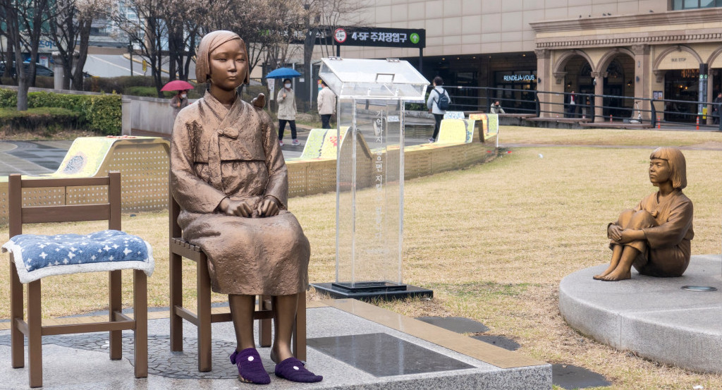 La Estatua de la Paz, o Estatua de las Mujeres de Consuelo, frente a la estación Wangsimni en el distrito de Seongdong, Seúl, Corea del Sur. Foto: Lee Jae-Won/AFLO