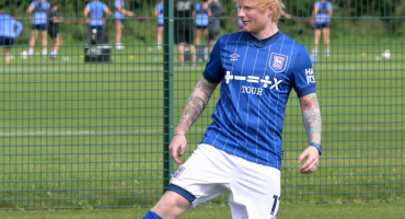 Ed Sheeran es hincha fanático del Ipswich Town. Foto: Instagram @teddysphotos