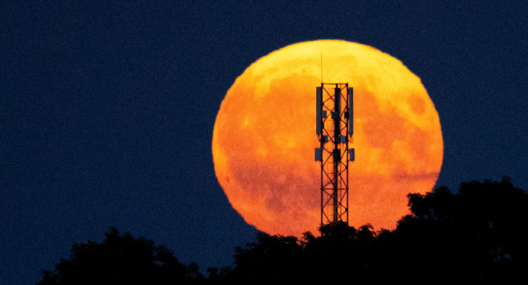 Superluna del 20 de agosto de 2024 en Dinamarca. Foto: Reuters.