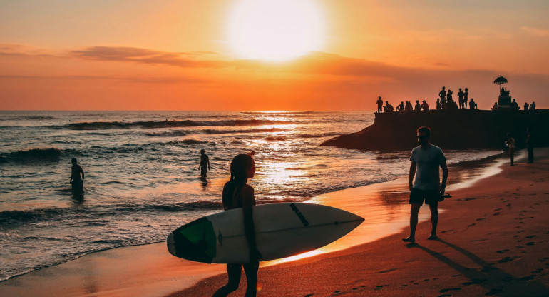 Playa, calor, verano. Foto Unsplash.