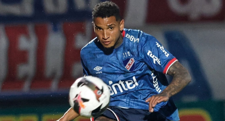 Juan Manuel Izquierdo, futbolista de Nacional de Uruguay. Foto: X @Nacional.