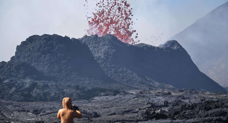 Erupción volcánica en Islandia desata una nube tóxica. Foto: EFE