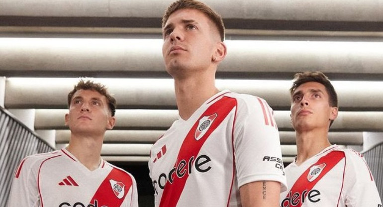 Nueva camiseta de River para la temporada 24-25. Foto: @Adidas.