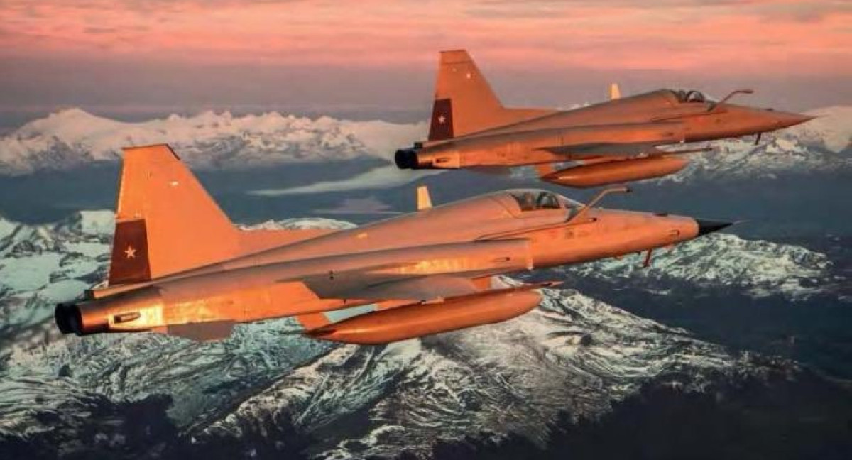 Aviones de combate desplegados por la Fuerza Aérea de Chile. Foto: @SA_Defensa.