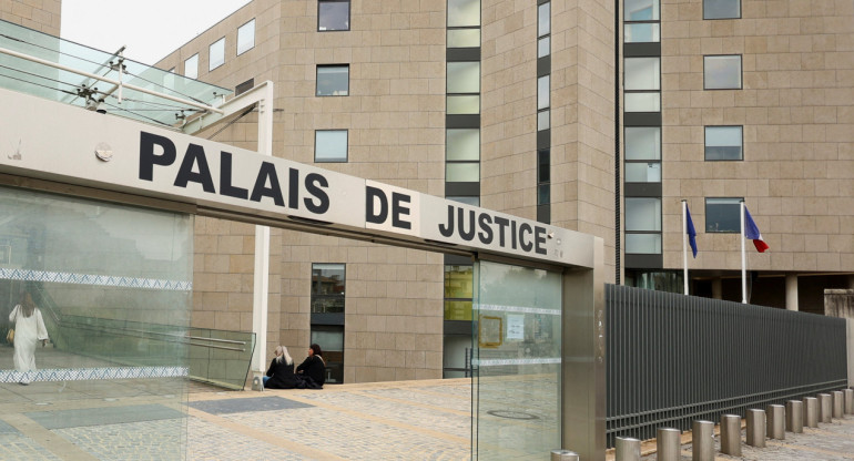 Palacio de Justicia de Avignon, en Francia, donde se lleva adelante el juicio contra Dominique Pelicot y otros 50 hombres acusados de violar y drogar a Gisele Pelicot. Foto: REUTERS/Manon Cruz