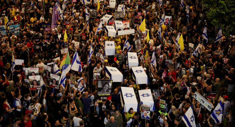 Protestas en Israel para exigir una tregua. Foto: Reuters