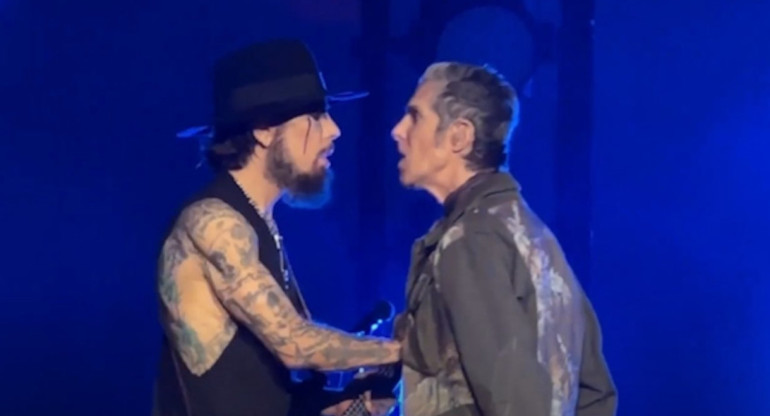 La pelea entre Perry Farrell y Dave Navarro. Foto: captura de video