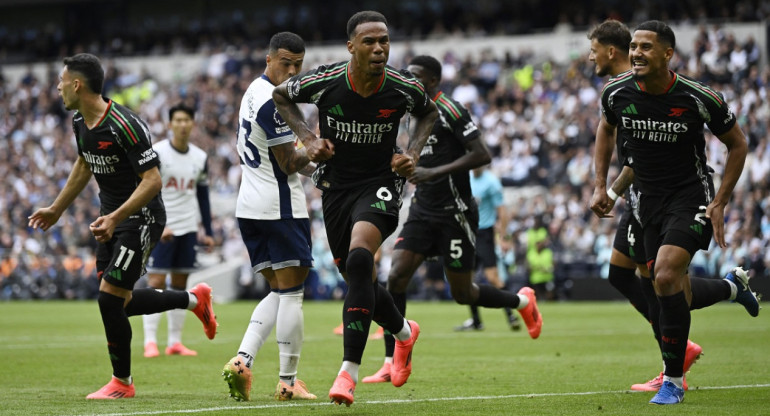 Gabriel Magalhaes le dio la victoria a Arsenal sobre Tottenham. Foto: Reuters.