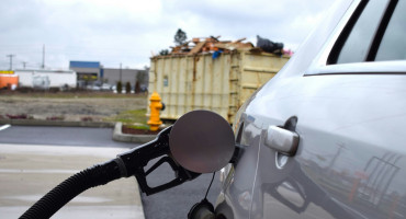 Estación de servicio; combustible; nafta. Foto: Unsplash.