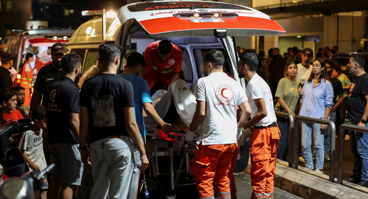 Desesperación en el Líbano tras explosión masiva de localizadores. Foto: Reuters.