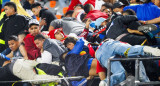 Batalla campal entre hinchas de Junior y Atlético Nacional en Colombia. Foto: @jsebaswe.