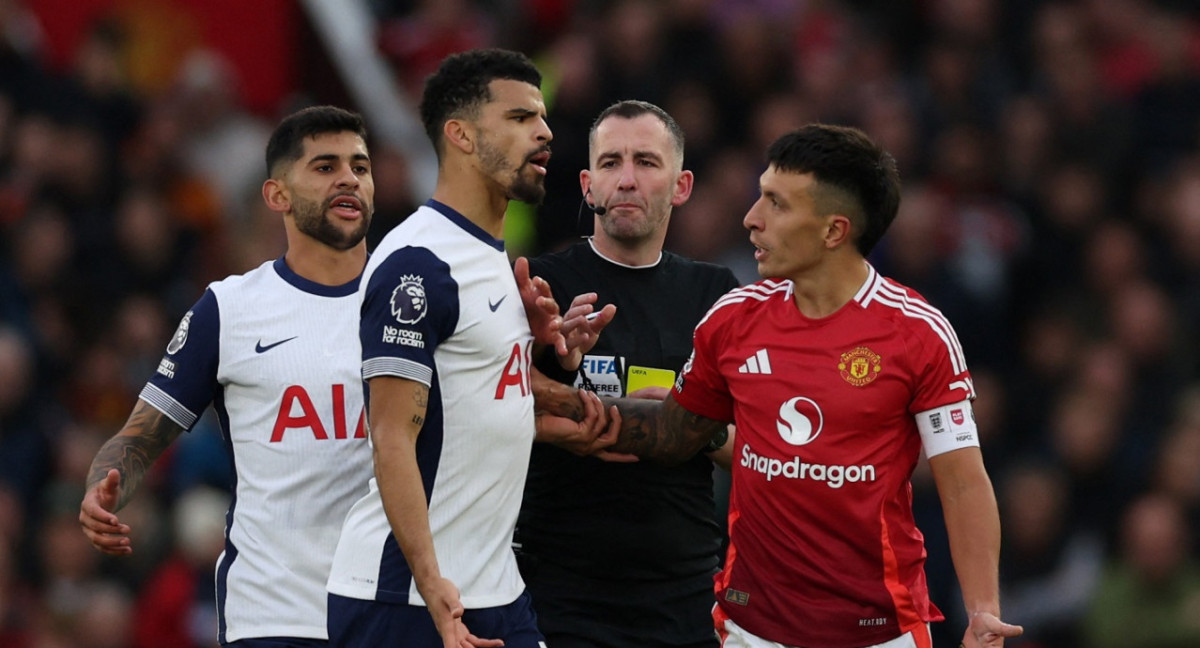 Cuti Romero y Lisandro Martínez; Manchester United vs Tottenham. Foto: Reuters