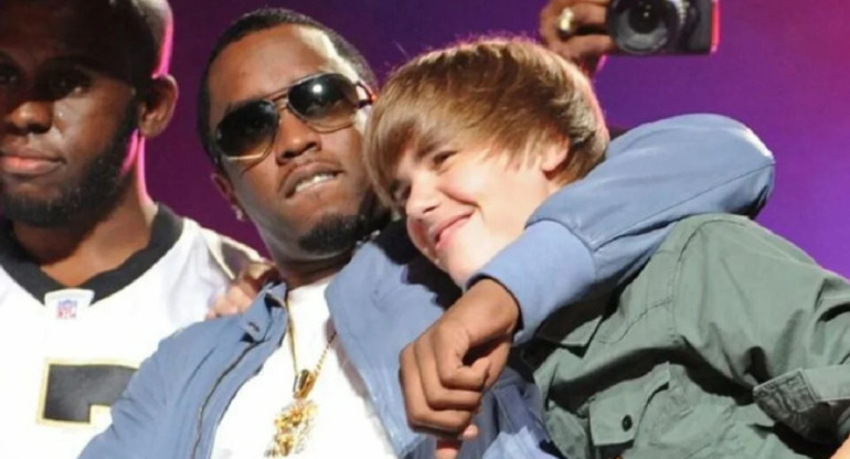 Justin Bieber junto a Sean "Diddy" Combs. Foto: NA.